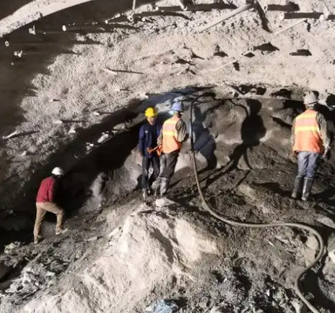 盐池拱顶带模注浆料的施工流程及注意事项